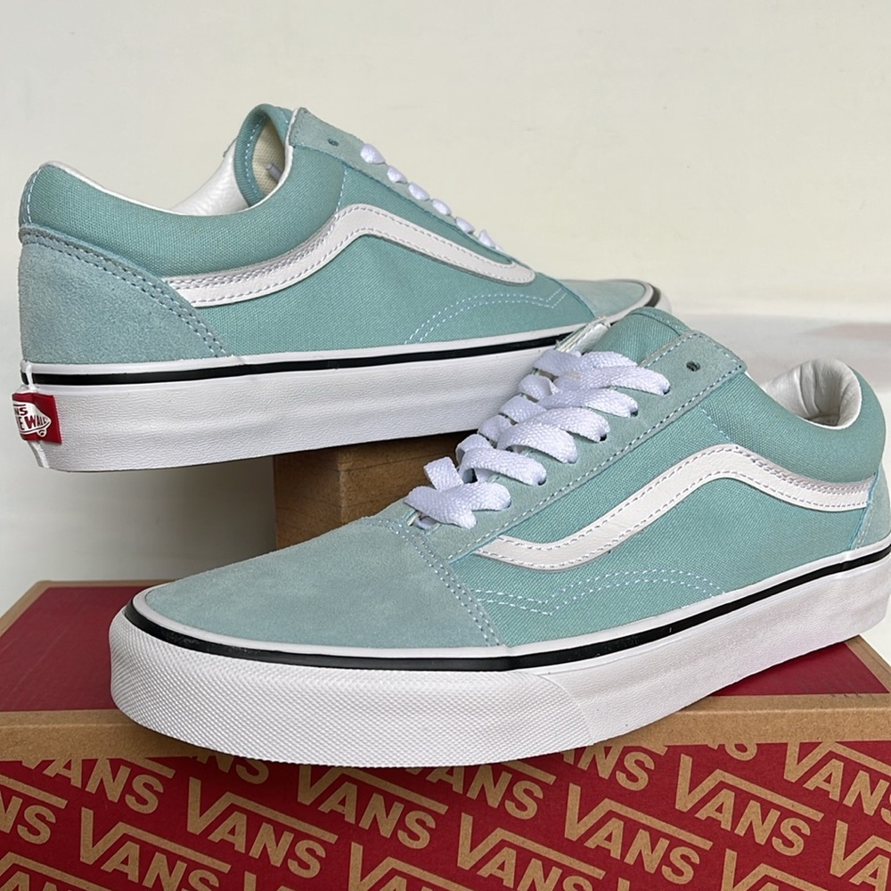 Vans Men’s Old Skool
Color Theory Canal Biue
VN0007NTH70
Sneakers